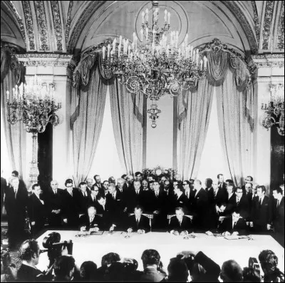 Avec quel Etat l'URSS signe-t-elle un traité, le 12 août, à Moscou ?