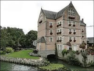 Nous terminons notre balade dans le Centre-Val-de-Loire, devant l'ancien moulin &agrave; eau de Veign&eacute;. Ville de l'aire urbaine de Tours, elle se situe dans le d&eacute;partement ...