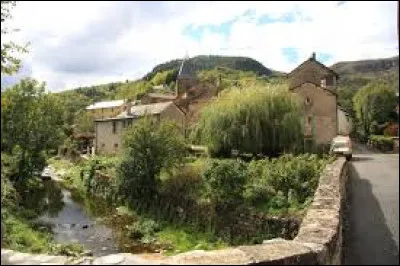 Petit village Loz&eacute;rien de 74 habitants, Fraissinet-de-Fourques se situe en r&eacute;gion ...