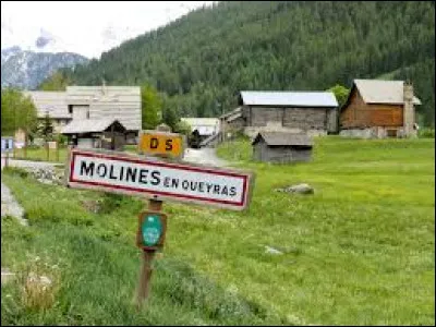 Nous sommes &agrave; pr&eacute;sent en r&eacute;gion P.A.C.A, &agrave; l'entr&eacute;e de Molines-en-Queyras. Commune du parc naturel r&eacute;gional du Queyras, elle se situe dans le d&eacute;partement ...