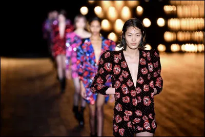 Successeur de Christian Dior, sa vie a inspiré deux biopics. Qui est-il ?