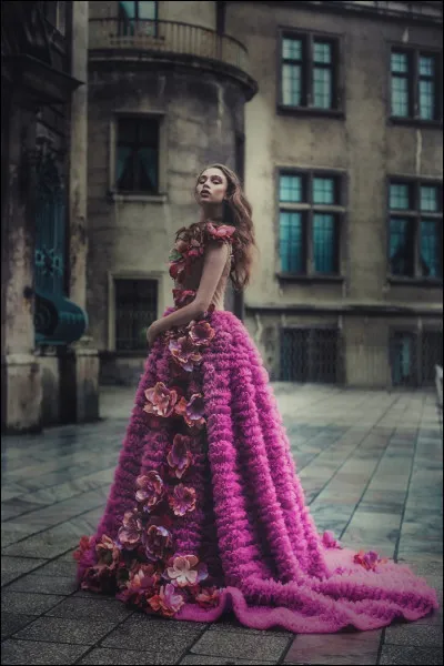 Amateur de créations colorées, ce grand couturier fut directeur artistique de la maison Jean Patou.