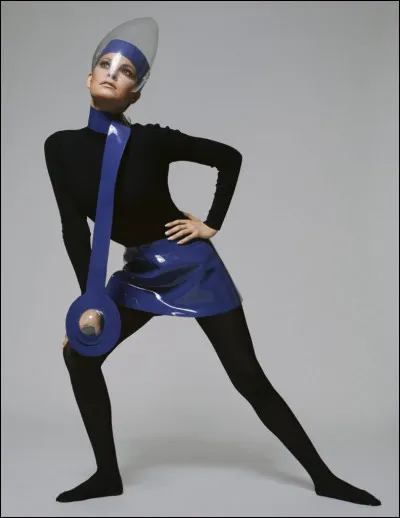 Ce grand couturier a lancé la mini-jupe. Il s'appelle...