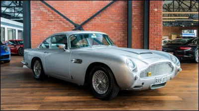 Cette marque automobile anglaise fut rendue célèbre par James Bond. Quel est son nom ?
