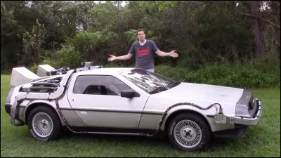 Quel est le nom de cette marque, créatrice d'un véhicule intemporel d'un célèbre film ?