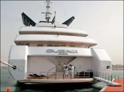 À qui appartient le yacht "Dubawi" ?