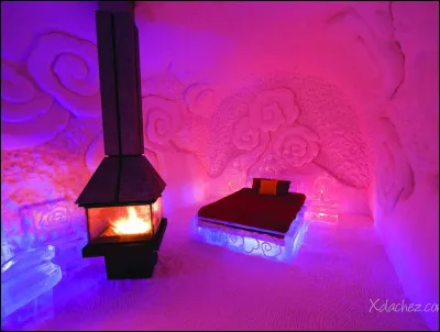 Reconnu pour ses grandes arches, des plafonds voûtés, il en est à son 20e hiver : ses concepteurs jouent avec l'opacité de la neige et la transparence de la glace pour créer un décor fascinant. On y trouve un ice bar et une chapelle pour les mariages. Il a même servi au film La Reine des Neiges. Il faut voir ses sculptures et sa grande glissade.
Quel fut le 1er Hôtel de Glace d'Amérique ?