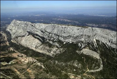 Quel est le seul département français nommé d'après un cours d'eau qui n'y coule pas ?
