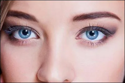 Plus ... que le ... de tes .... - - Je ne vois rien de ... - Même le bleu des ... !