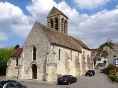 Voici l'église Saint-Pierre de Chavenay. Village francilien, il se situe dans le département ...