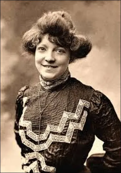 Le Paris 1900, Belleville encore villageois, Marie aux cheveux d'or maquée avec Roland, mais qui danse avec Manda, passion qui ravage les caboulots et tue le populo, c'est dans quel film ?