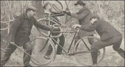 Un chômeur décroche un emploi qui nécessite un moyen de locomotion, il se le fait voler et sillonne Rome avec son petit garçon pour le retrouver, c'est dans quel film ?
