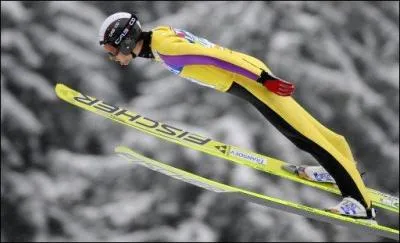 De quelle nationalit est le vainqueur du combin nordique masculin?