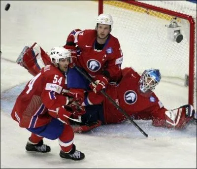 Le score du match de hockey sur glace Canada-Suisse s'est termin par...