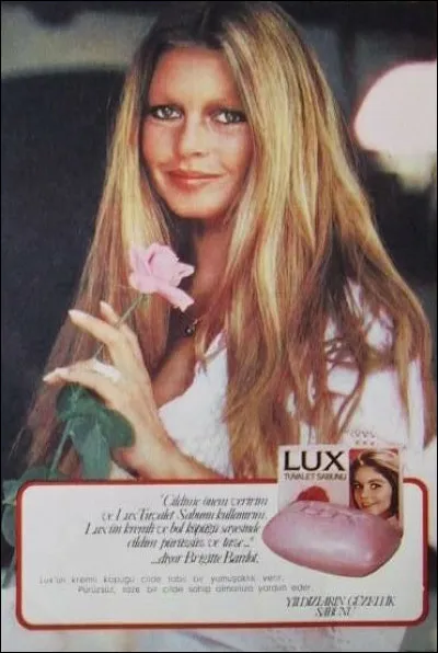 Elle fut le sex-symbol des ann&eacute;es 50 &agrave; 60. Dans quel film partageait-elle l'affiche avec Jeanne Moreau ?