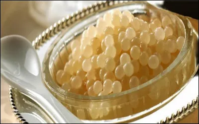 Avec un prix avoisinant les 25 000 dollars le kilo, le caviar Almas est le plus cher au monde.
Laquelle des deux affirmations suivantes est correcte ?