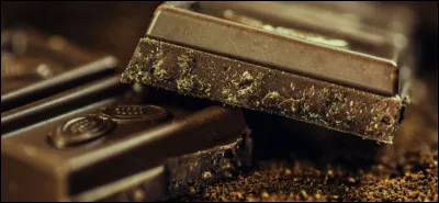 En 2018, un artisan chocolatier portugais a vendu un chocolat en forme de diamant et enrobé de poudre d'or comestible au prix de 7700 euros.
Mais savez-vous quel pays est le plus grand producteur de cacao au monde?