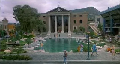 Dans quelle ville habite Marty McFly?