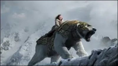 Quel duo d'acteurs célèbres peut-on voir dans le film fantastique "À la croisée des mondes : La Boussole d'or" ?