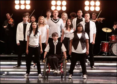Quelle est la chanson que le Glee Club chante pour Quinn quand, enceinte, elle se fait renvoyer des pom-pom Girls ?