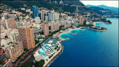 La principauté de Monaco est l'état souverain le plus petit au monde.