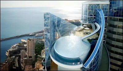 La tour Odéon abrite l'appartement le plus cher du monde, un penthouse de 3 300 m2 ; quel est son prix de vente ?