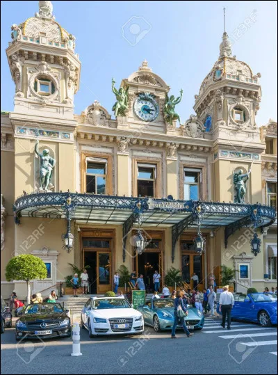 Il est interdit aux sujets monégasques de jouer au casino.