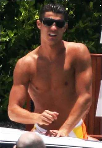 Qui est ce footballeur ?