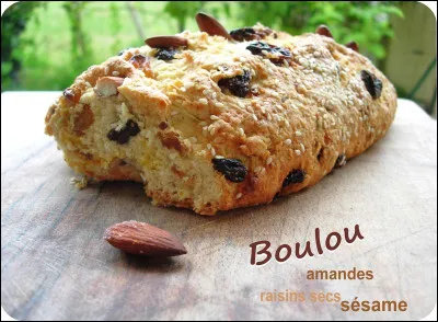 Il y a deux ... qui sont assis - Sur le bord d'un ... - Il est ... heures et l'école est ... !