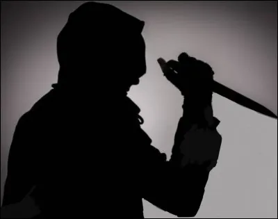 Vous marchez dans une ruelle sombre et remarquez que quelqu'un vous suit avec une arme à la main. Que faites-vous ?