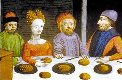 Quel est l'ancêtre de l'assiette qui, au Moyen Âge, servait en général à deux personnes ?