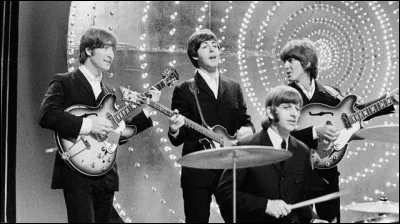Lequel de ces musiciens n'a jamais été dans les Beatles ?
