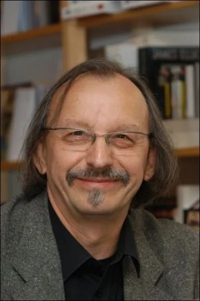 Cet écrivain français, auteur de "Meurtres pour mémoire", "Cannibale", c'est ... Daeninckx.