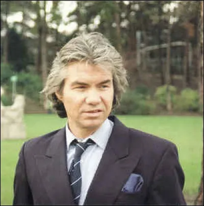 Ce chanteur a connu le succès au début des années 70 avec "La Tendresse", "Faut pas pleurer comme ça" et "Mon vieux" : il se prénomme ...