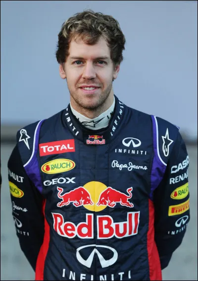Pour cette saison 2010, une nouvelle écurie se hisse au top du classement, elle est portée par les pilotes Sebastian Vettel et Mark Webber. Quelle est cette écurie ?