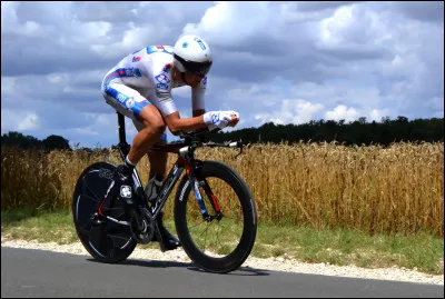 Quel coureur cycliste est né au Kenya ?