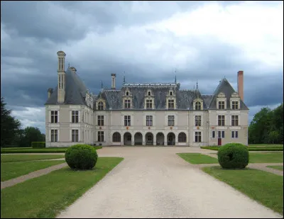 Quel est ce château où l'on trouve le cabinet des grelots ?