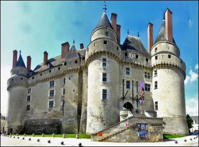 C'est dans ce château qu'eut lieu le mariage de Charles VIII et d'Anne de Bretagne : c'est celui de...