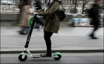 En agglomération, dans tous les cas je peux emprunter la chaussée :