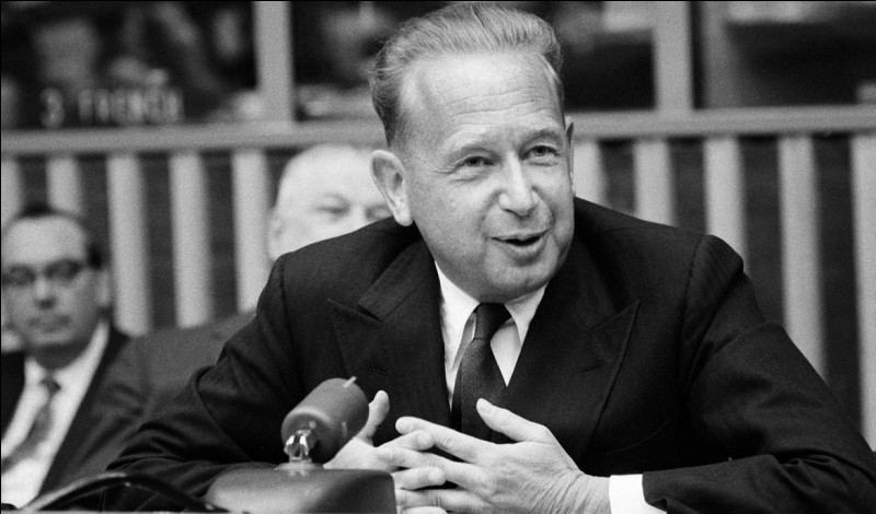 Ce diplomate suédois, secrétaire général des Nations unies de 1953 à 1961, c'est ... Hammarskjöld.