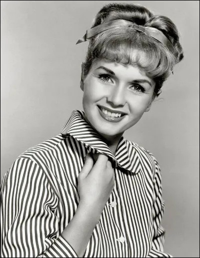 Cette actrice américaine, vedette de "Chantons sous la pluie", "La Conquête de l'Ouest", c'est ... Reynolds.