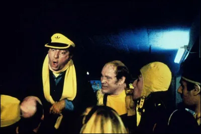 Quel est ce film de Jean-Pierre Mocky dans lequel le personnage joué par Michel Serrault (Rico) est le leader d'une bande de supporters violents ?