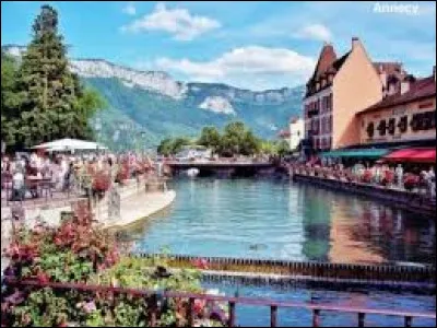La ville d'Annecy se situe en Savoie.