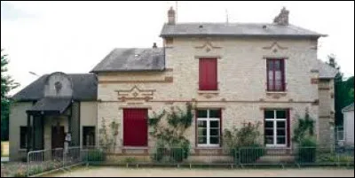 Nous sommes en Île-de-France, à Saint-Cyr-la-Rivière. Commune francilienne, dans la Grande Couronne parisienne, elle se situe dans le département numéro ...