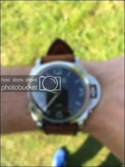 Cette marque italienne de luxe est connue pour ses montres de plongée. Elle s'appelle...