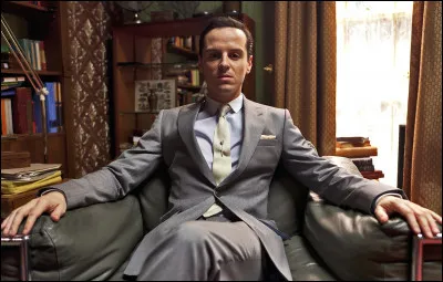 De qui le Professeur Moriarty est-il l'ennemi juré ?