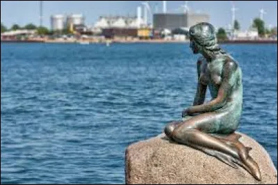 La Petite Sirène, dessin animé, a aussi sa propre statue à...