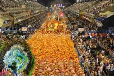 Dans quel pays se fête le plus grand carnaval du monde ?