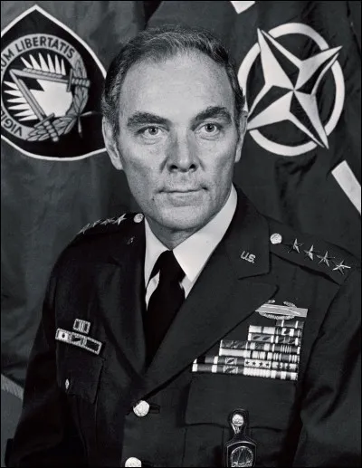 Militaire, il a été adjoint de Kissinger à la sécurité nationale, puis puis secrétaire d'État dans l'administration Reagan entre 1981 et 1982. Il a été, entre-temps, de 1974 à 1979, commandant des forces de l'OTAN en Europe. C'est ...