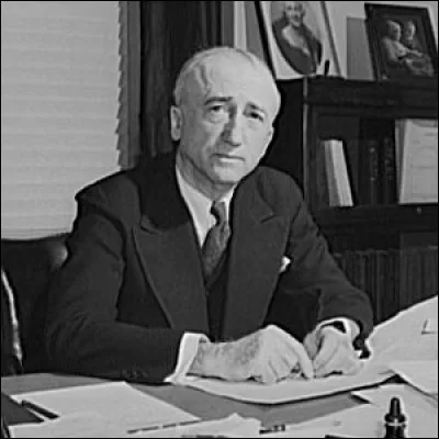 Sénateur démocrate, il devient Secrétaire d'État de Truman de juillet 1945 à janvier 1947 : il participe à la conférence de Potsdam et oriente la politique extérieure américaine au lendemain de la guerre. C'est ...